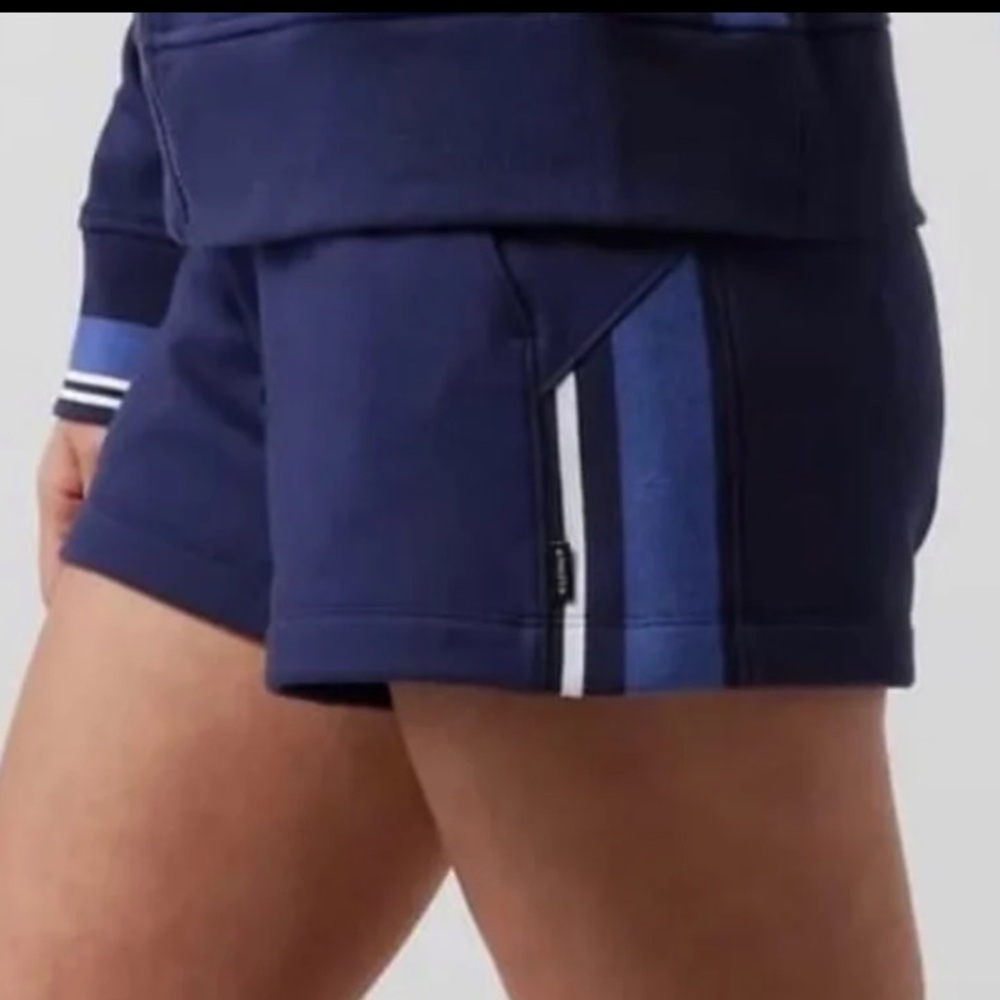 Athleta Triumph Game Point Shortie Short
Size L